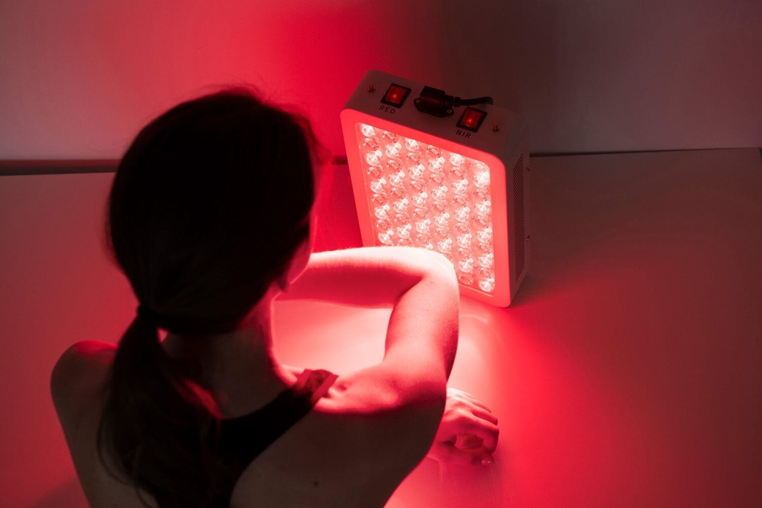 Palautumisen ja suorituskyvyn vahvistaminen lähi-infrapunavalolla: 3 hyötyä urheilijalle