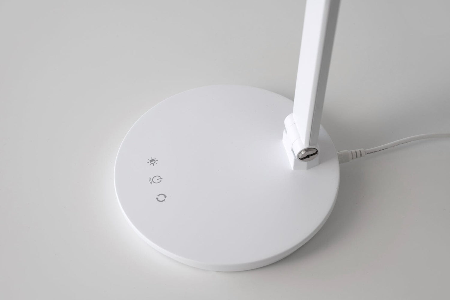 Inari työpöytävalaisin Pöytävalaisin Innolux