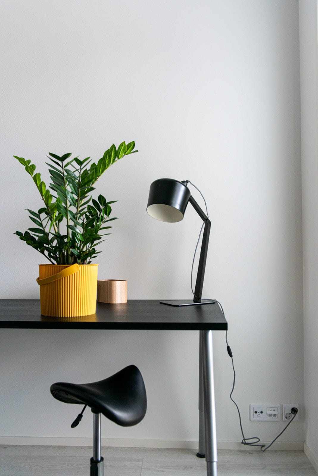 Pasila pöytävalaisin Musta Pöytävalaisin Innolux