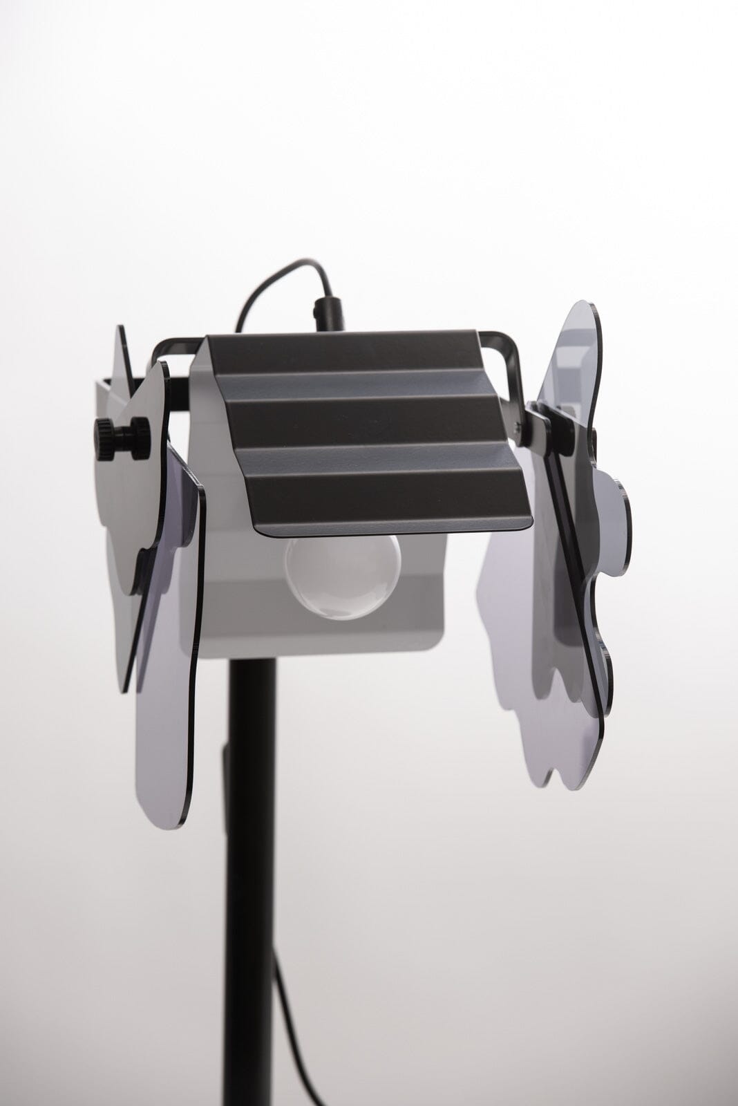 Perhonen lattiavalaisin musta & mustat siivet Lattiavalaisin Innolux