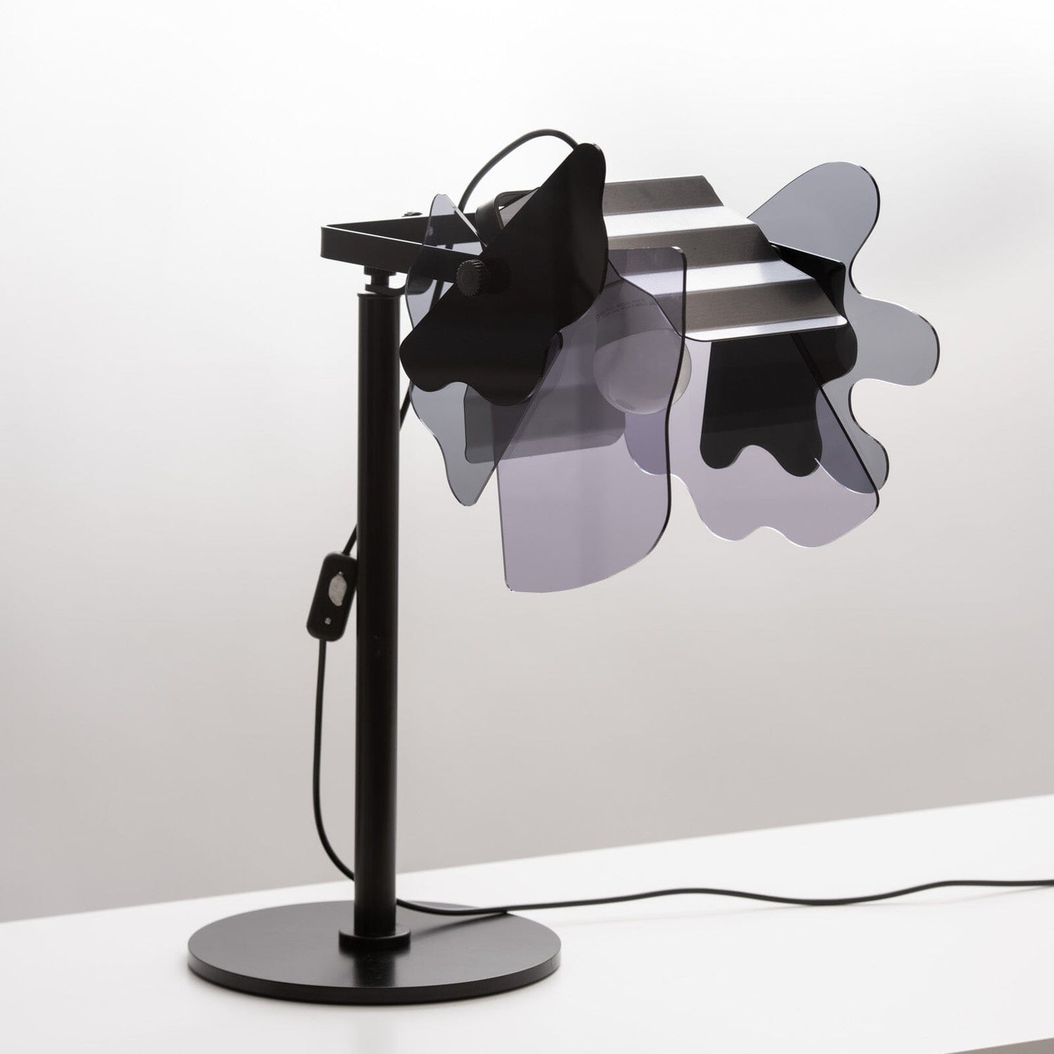 Perhonen pöytävalaisin Musta Pöytävalaisin Innolux