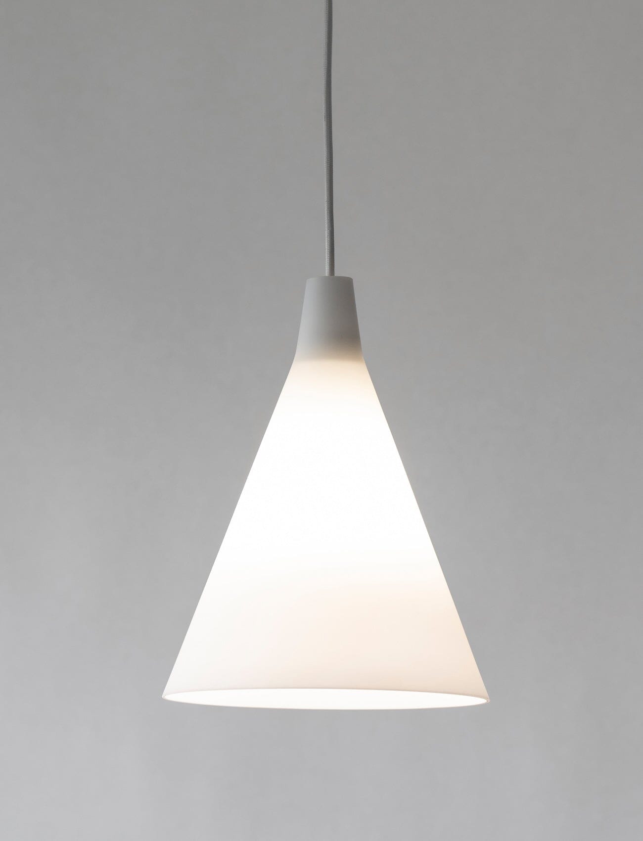 Triennale Riippuvalaisin Innolux