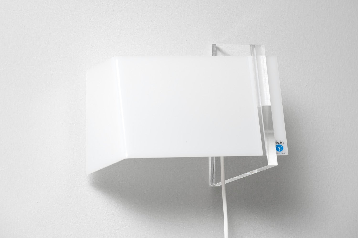 Leena seinävalaisin Innolux