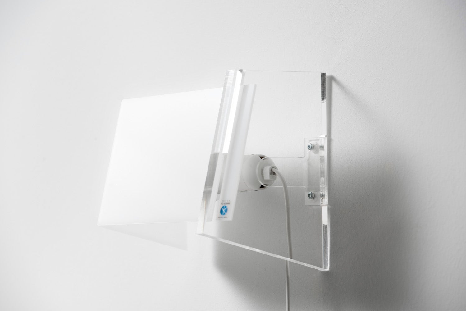 Leena seinävalaisin Innolux