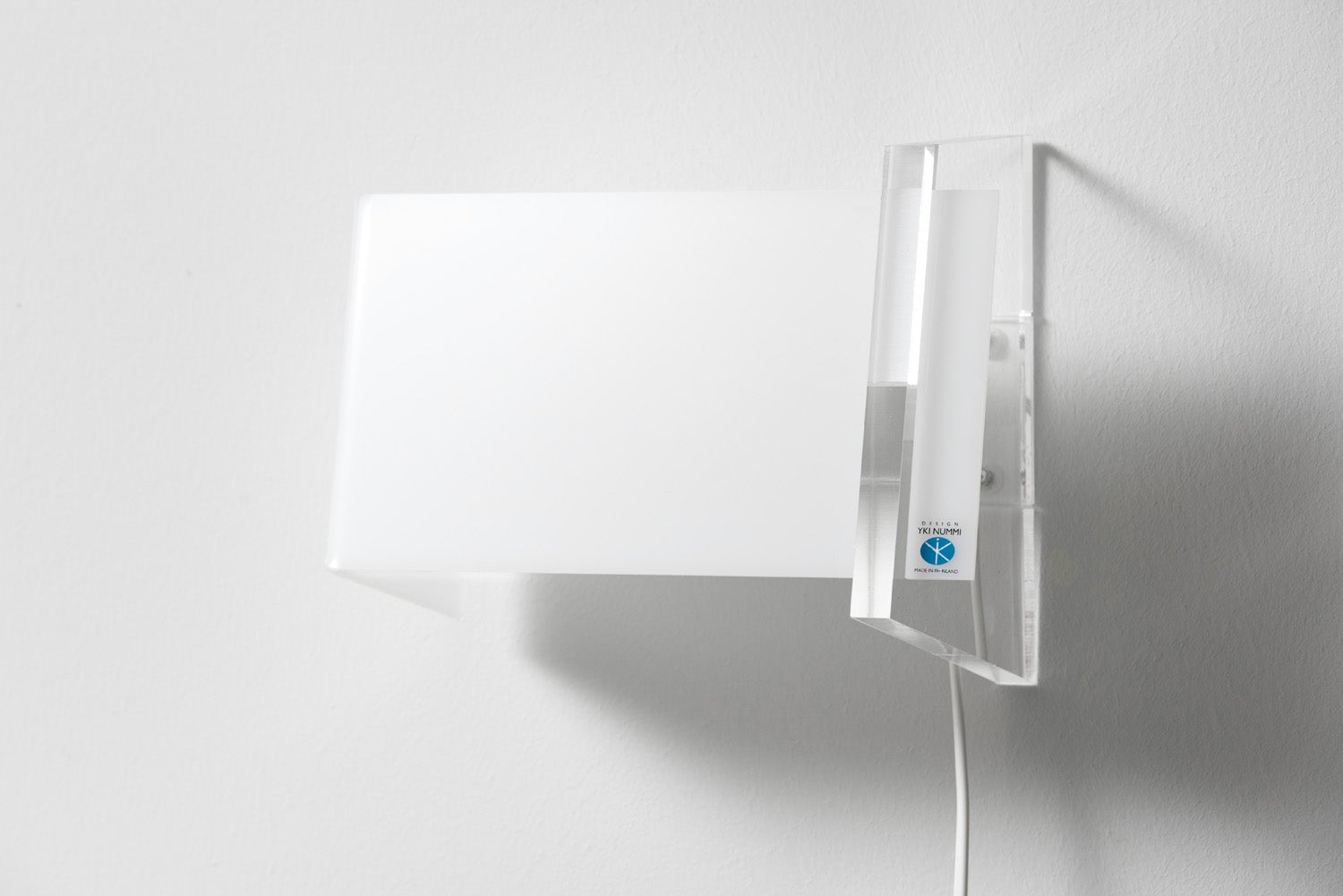 Leena seinävalaisin Innolux