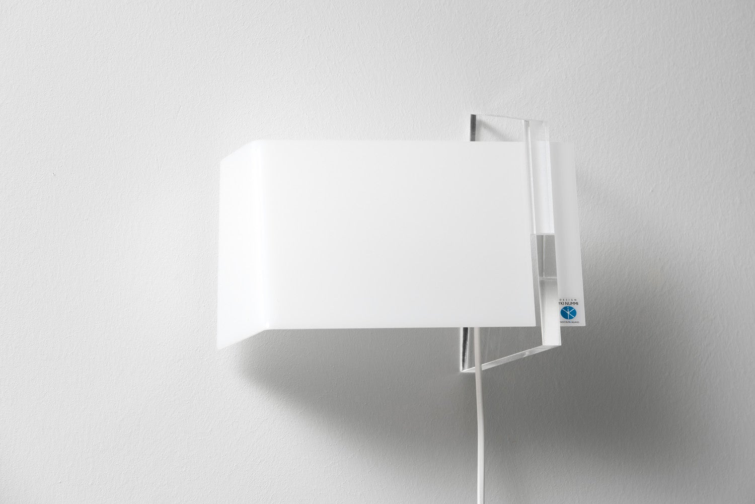 Leena seinävalaisin Innolux