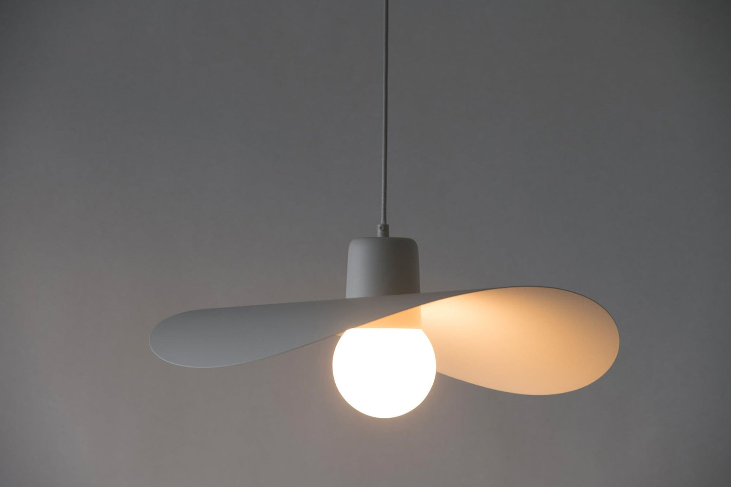 Kaari L riippuvalaisin valkoinen Riippuvalaisin Innolux 